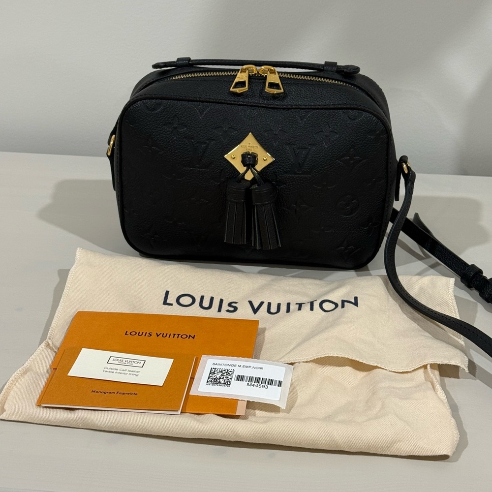 Slightly worn. Louis Vuitton Saintonge Pre Owned in excellent condition. - Picture 8 of 8